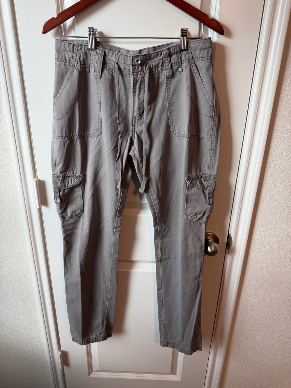 ⚡️ Levi’s Gray Women’s Casual Cargo Pants — 100% Cotton